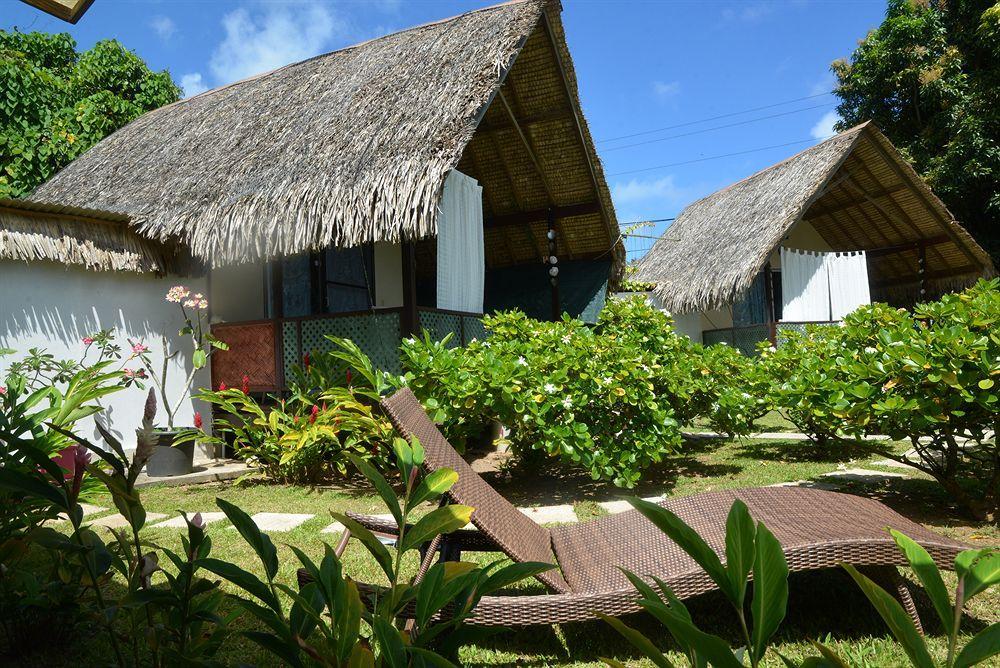 Au Phil Du Temps Hotel Patio  Exterior photo