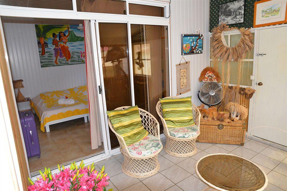 Au Phil Du Temps Hotel Patio  Exterior photo