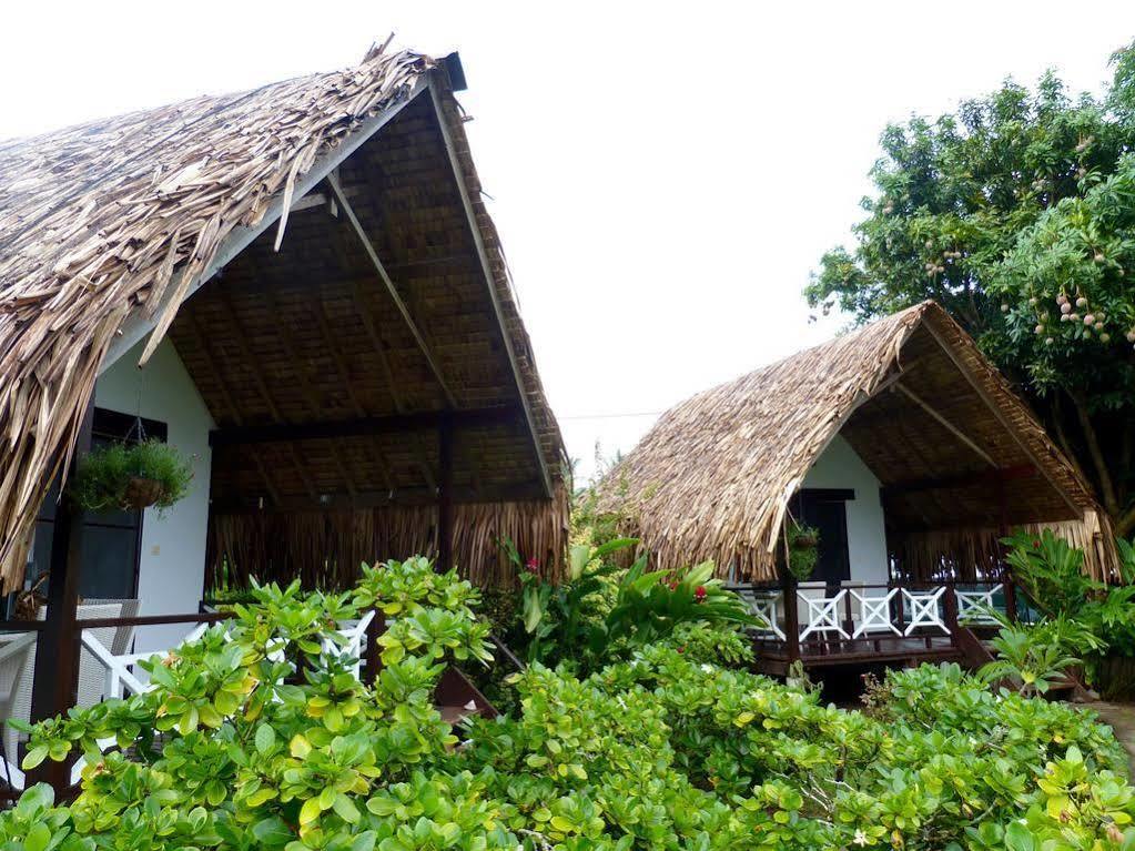 Au Phil Du Temps Hotel Patio  Exterior photo